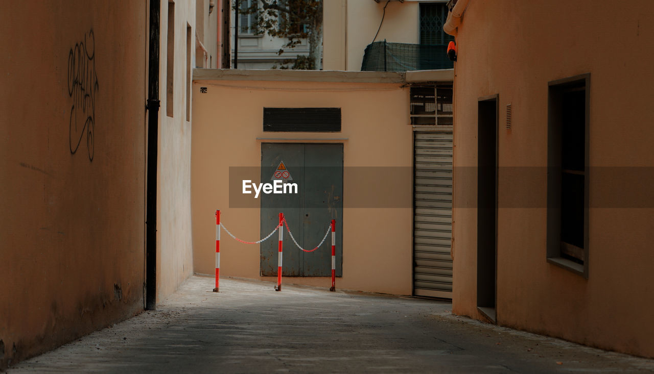 FOOTPATH BY BUILDING