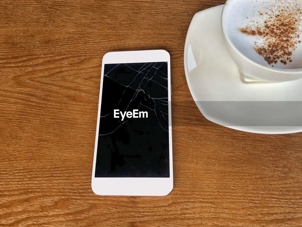 HIGH ANGLE VIEW OF COFFEE CUP AND TABLE