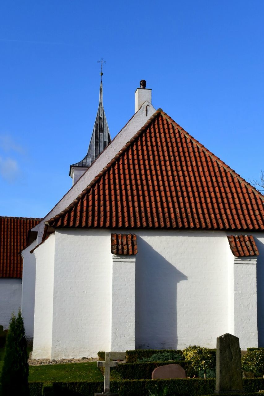 LOW ANGLE VIEW OF MOSQUE AGAINST BLUE SKY