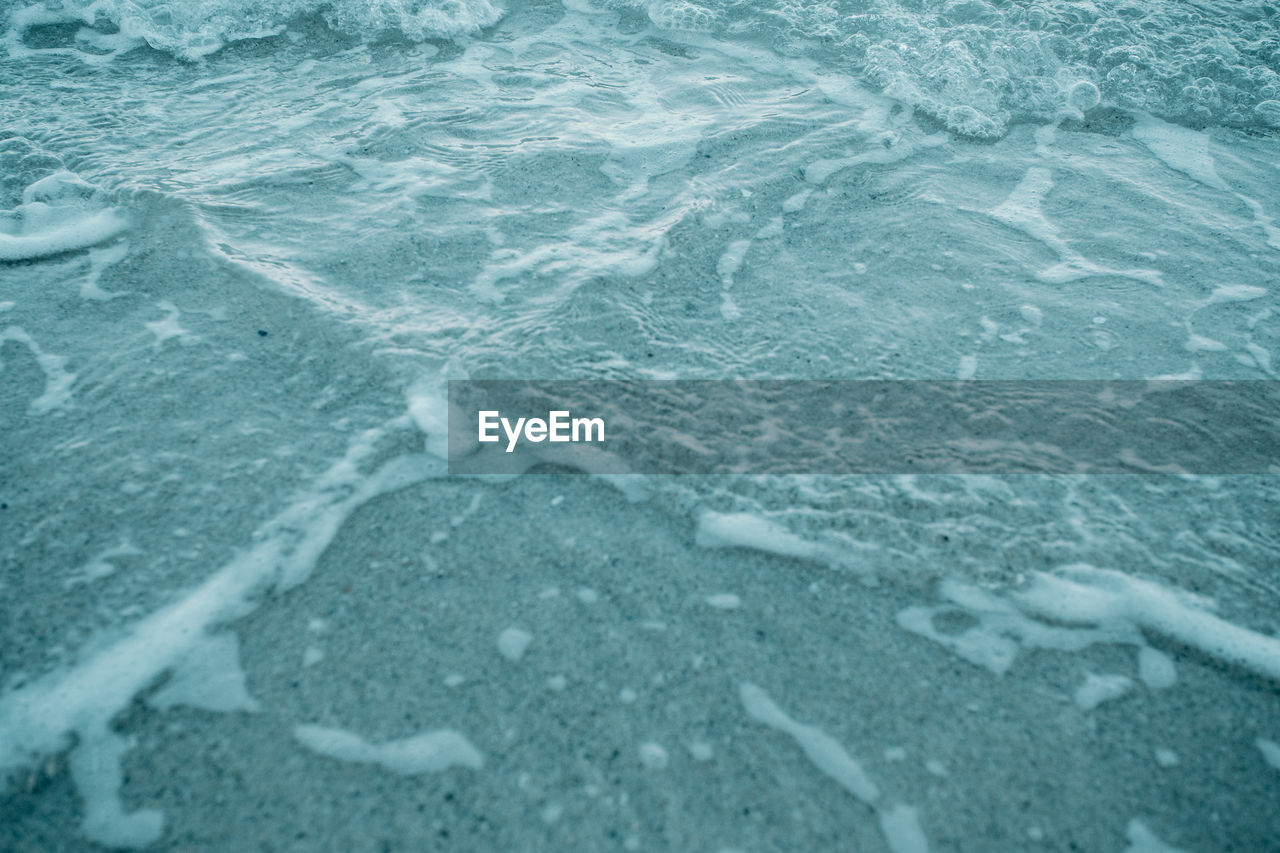 HIGH ANGLE VIEW OF POOL IN SEA