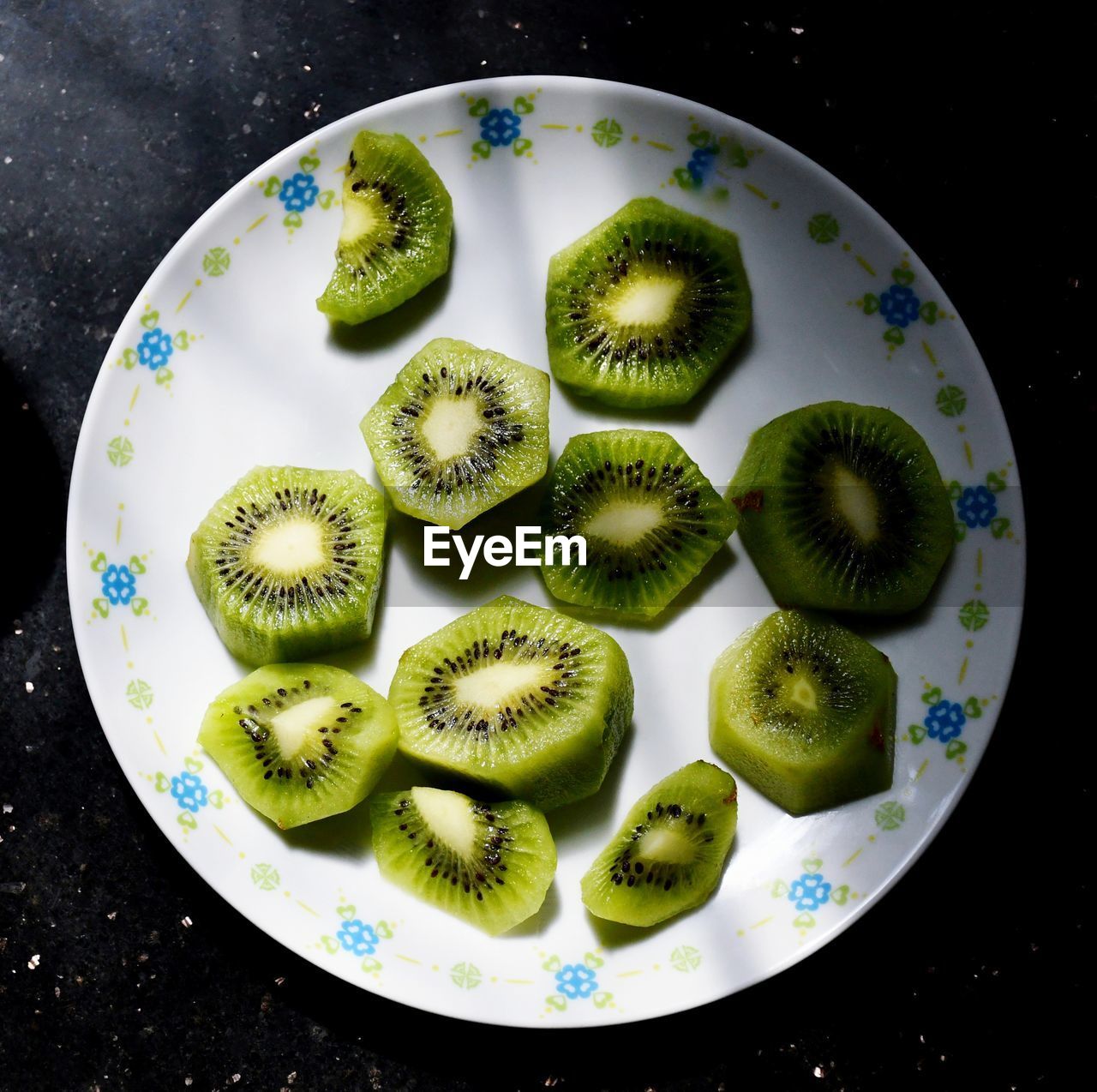 CLOSE-UP OF FRUITS IN PLATE ON TABLE