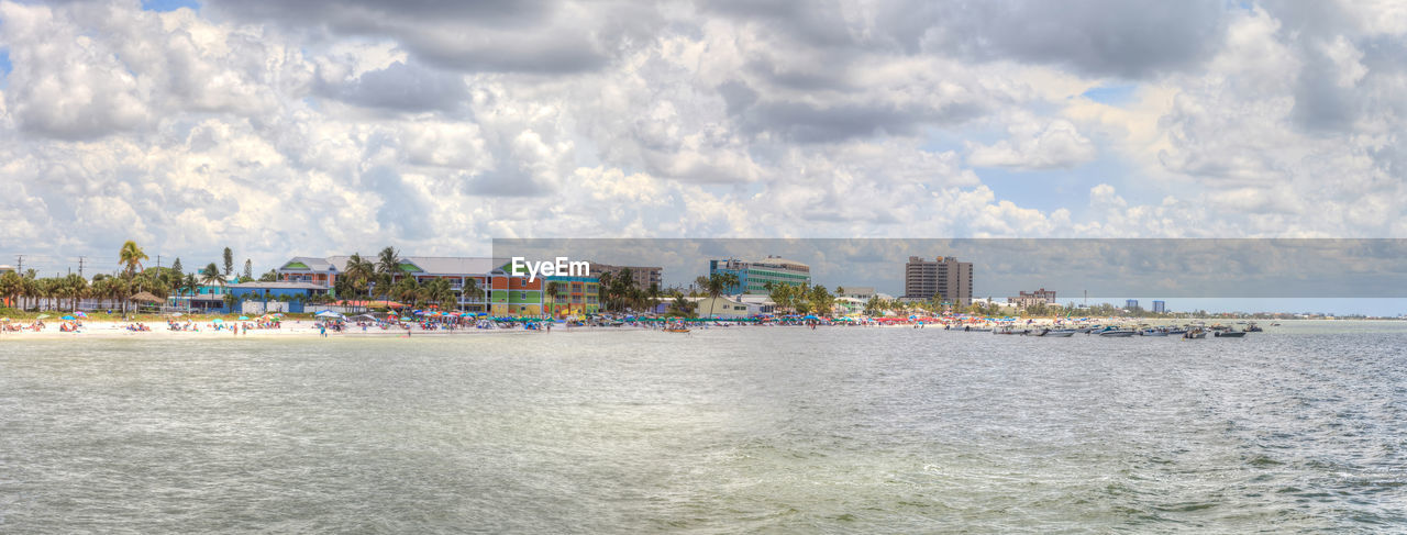 PANORAMIC VIEW OF BUILDINGS IN CITY