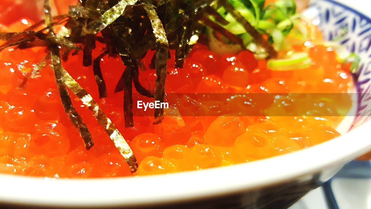 CLOSE-UP OF FOOD IN BOWL