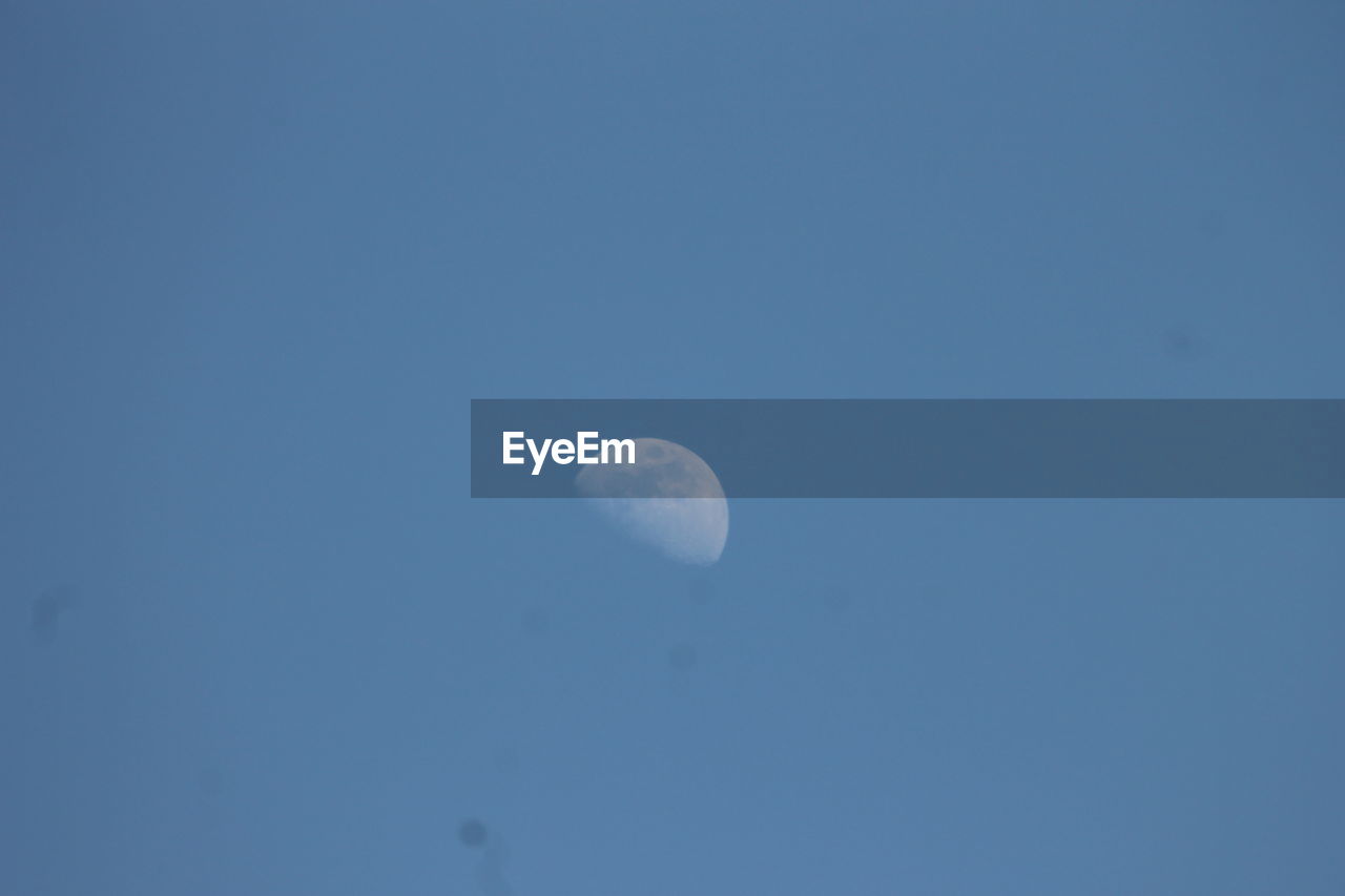 LOW ANGLE VIEW OF MOON AGAINST SKY AT NIGHT