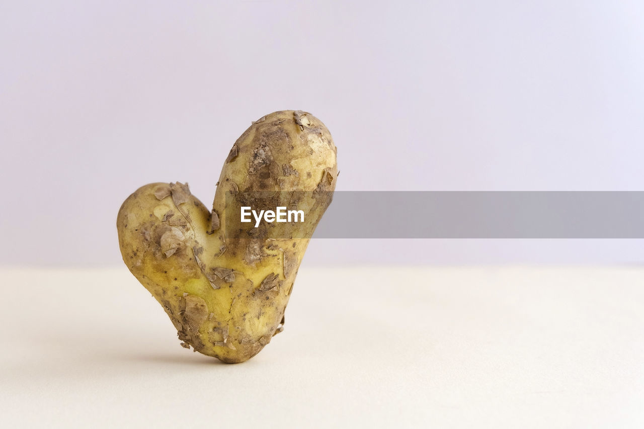 CLOSE-UP OF HEART SHAPE ON TABLE