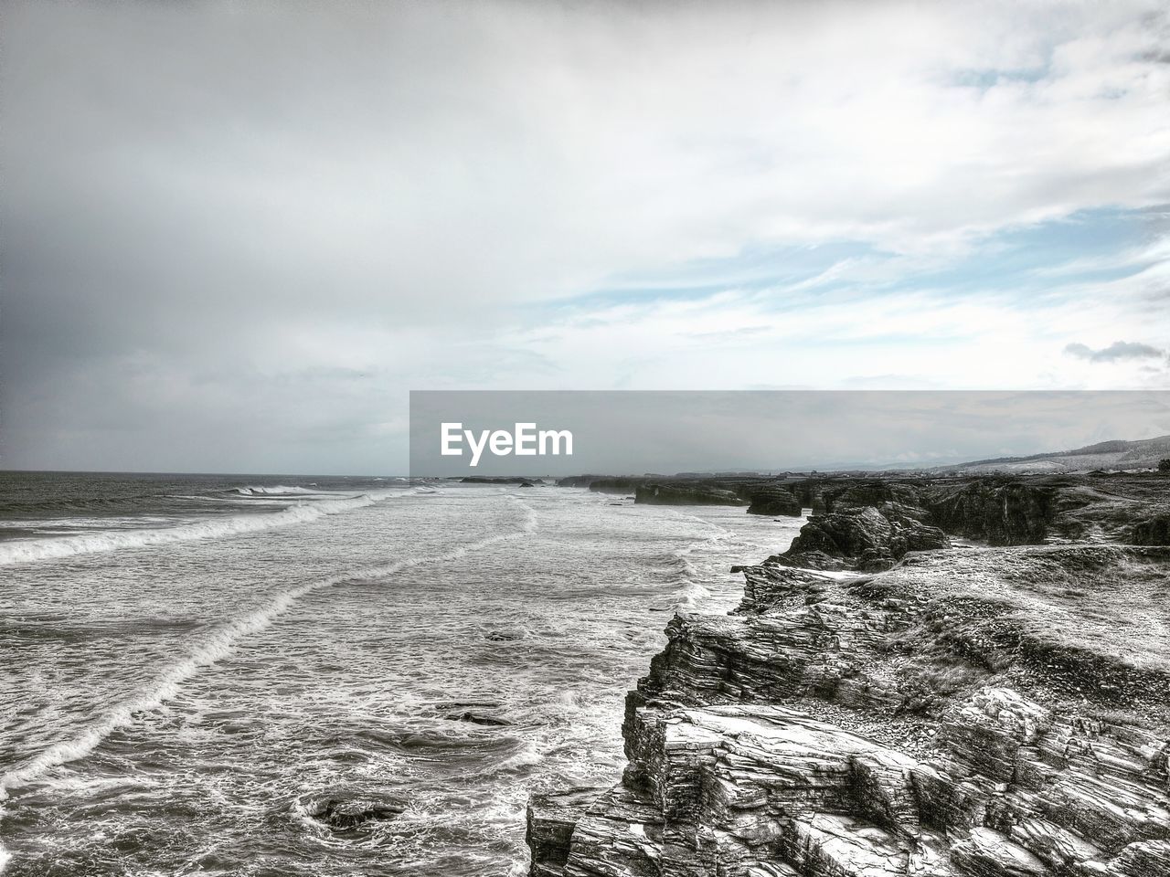 PANORAMIC VIEW OF SEA AGAINST SKY