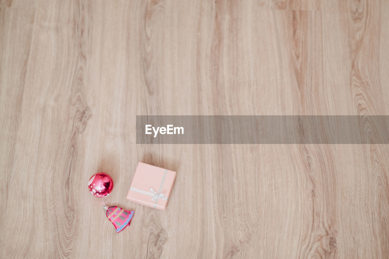 wood, copy space, indoors, no people, pink, high angle view, heart shape, emotion, positive emotion, flooring, table, love, wood grain, directly above