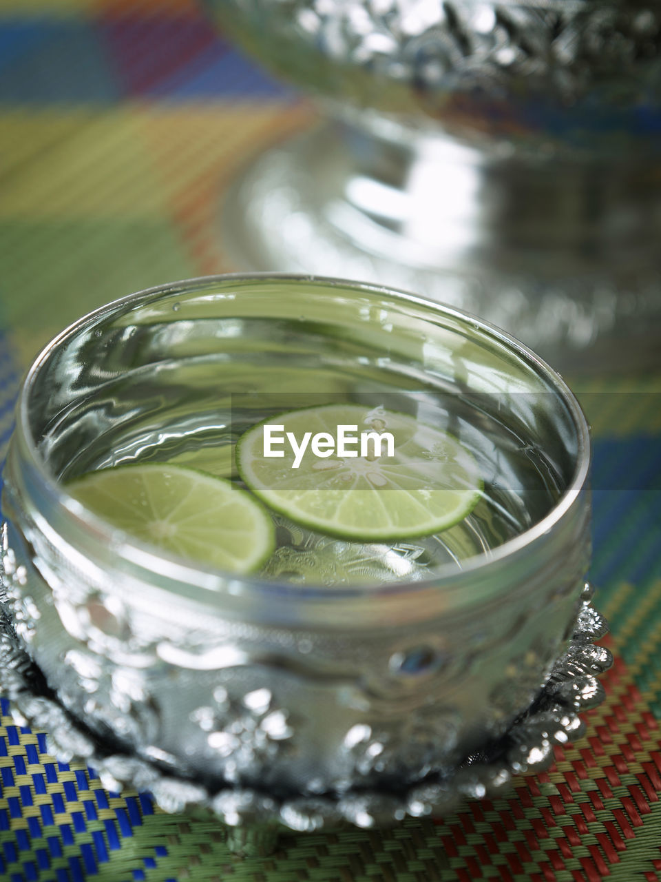 CLOSE-UP OF GLASS OF DRINK