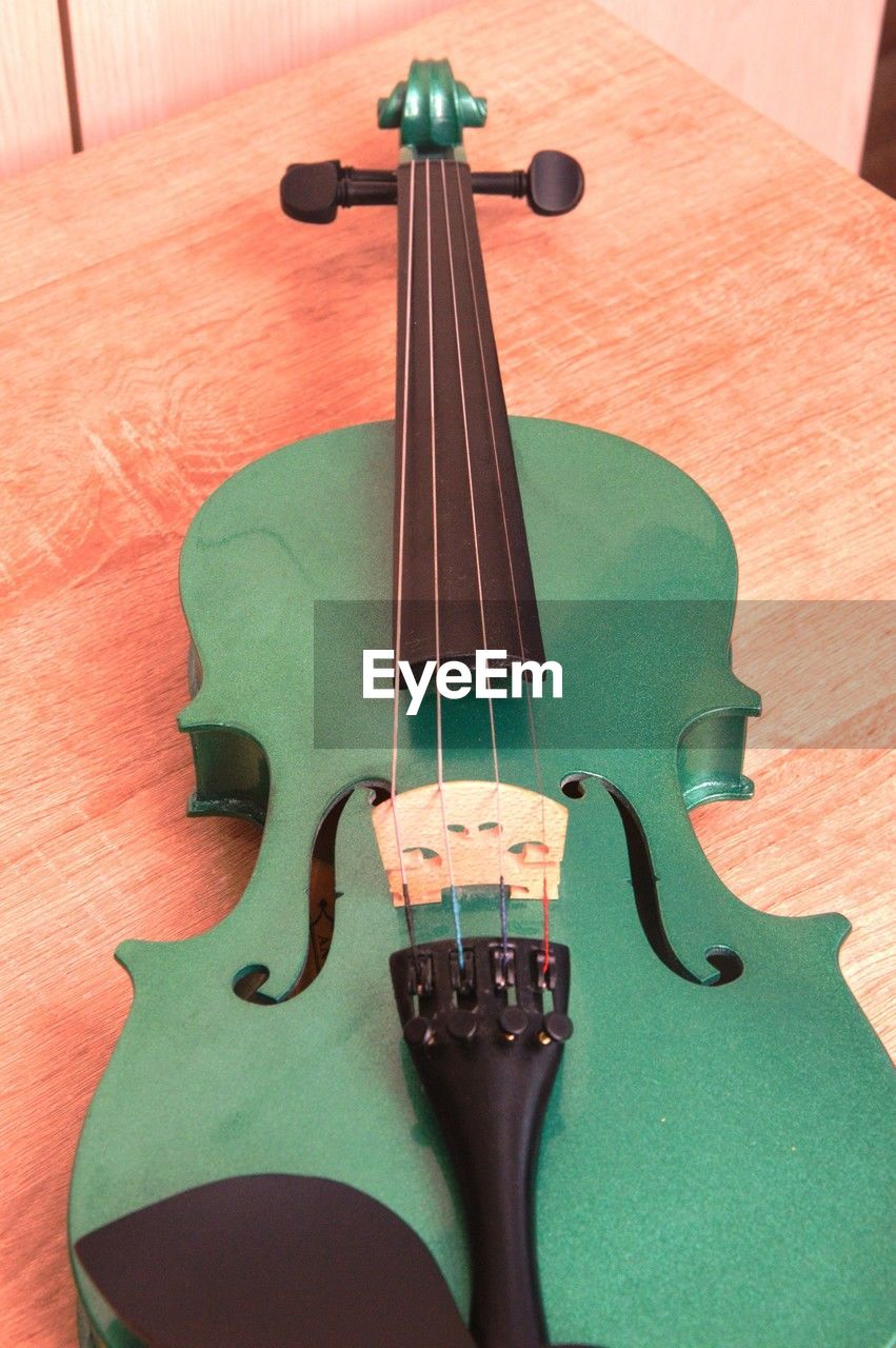 guitar, string instrument, bass guitar, musical instrument, music, wood, acoustic guitar, musical equipment, plucked string instruments, arts culture and entertainment, violin, acoustic-electric guitar, bowed string instrument, indoors, viola, electric guitar, musical instrument string, no people, close-up, string, high angle view