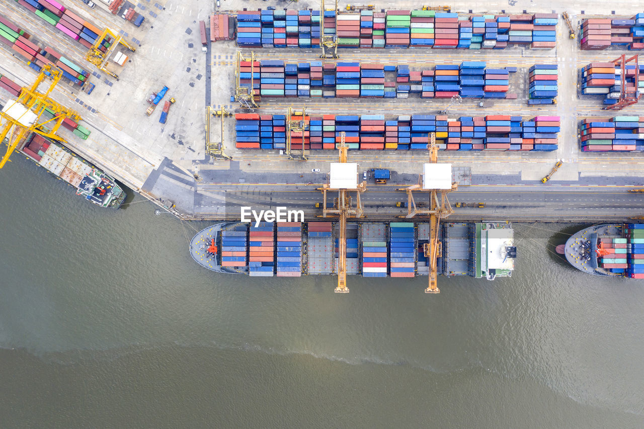 HIGH ANGLE VIEW OF FERRY ON SEA