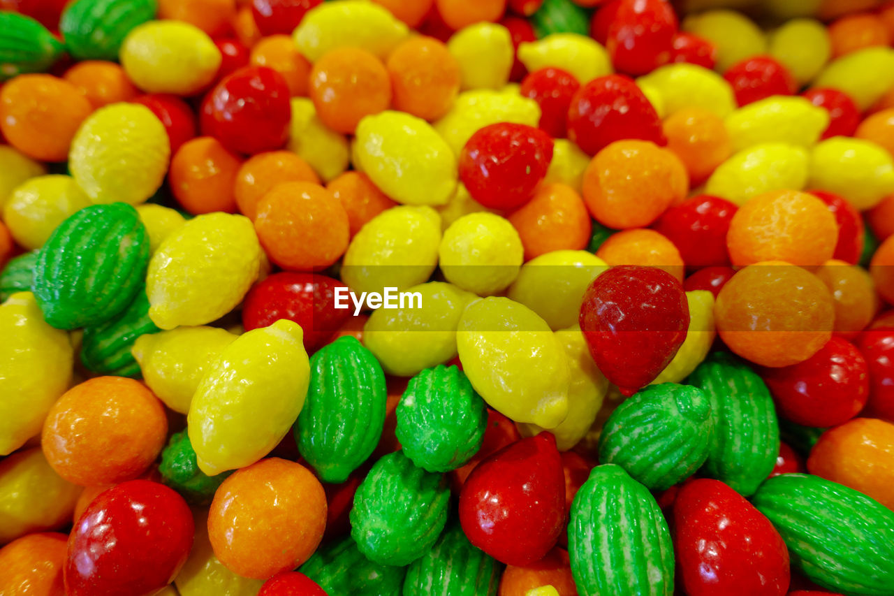 CLOSE-UP OF MULTI COLORED CANDIES