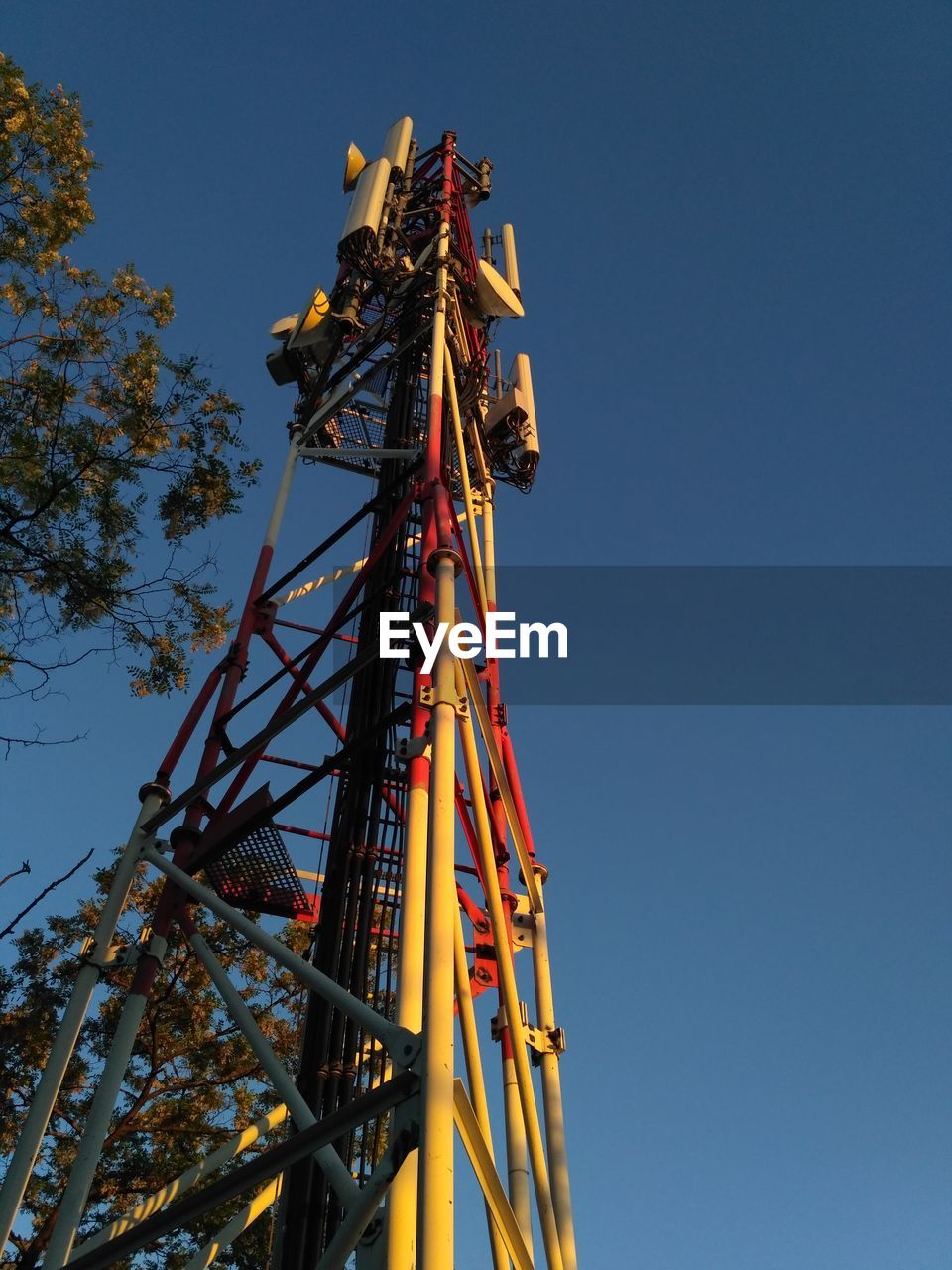 LOW ANGLE VIEW OF FERRIS WHEEL AGAINST BLUE SKY