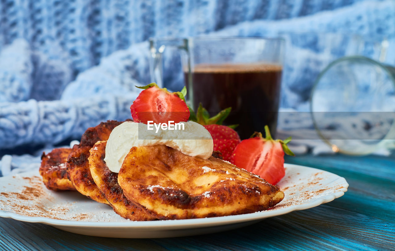 CLOSE-UP OF BREAKFAST SERVED ON PLATE