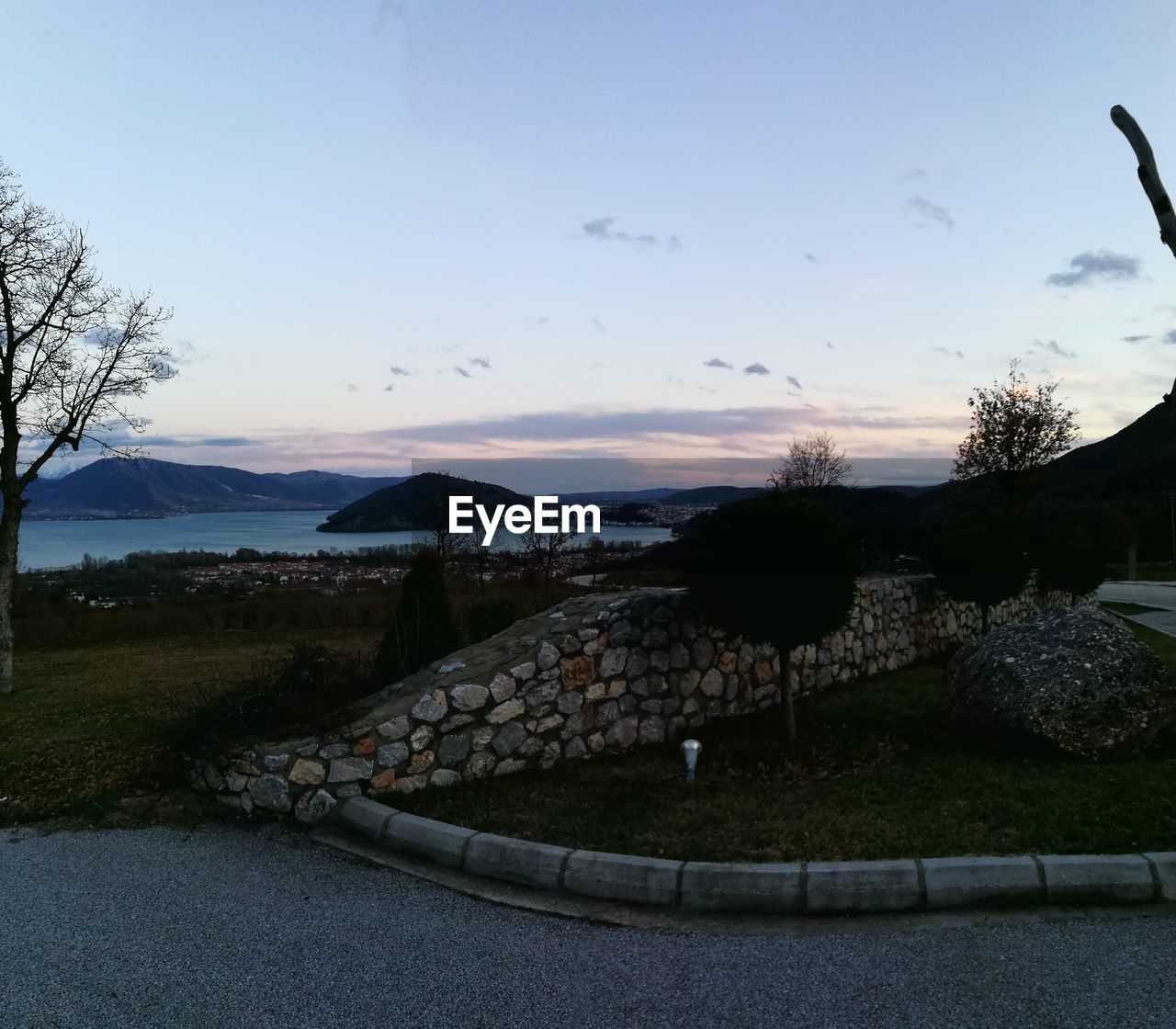 SCENIC VIEW OF MOUNTAIN AGAINST SKY