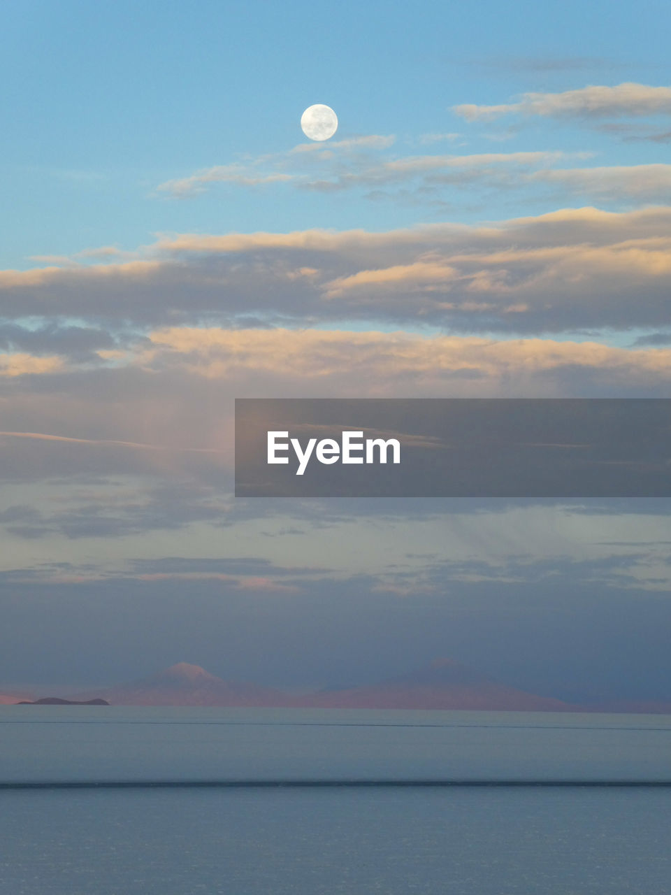 VIEW OF SEA AGAINST SKY DURING SUNSET