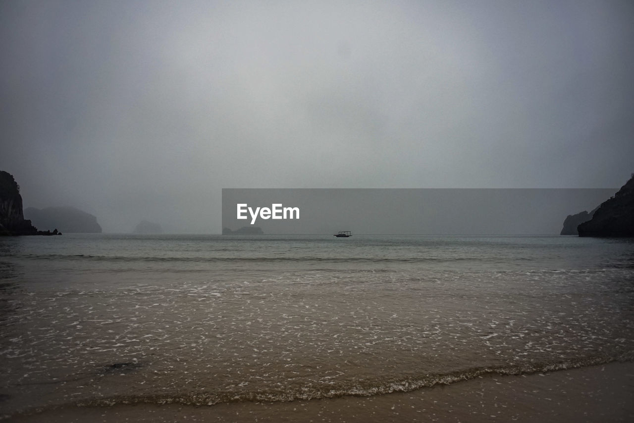 SCENIC VIEW OF SEA AGAINST SKY DURING FOG