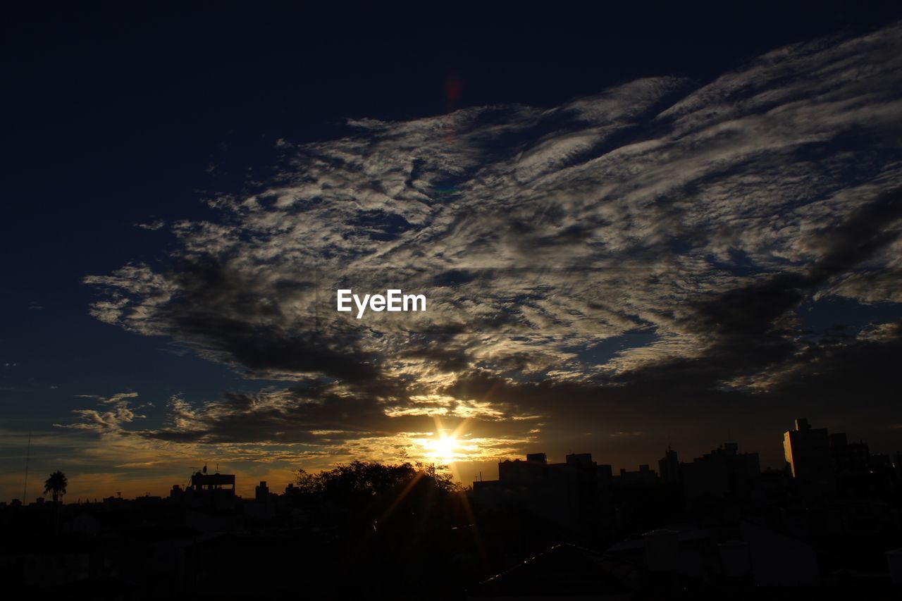 LOW ANGLE VIEW OF SILHOUETTE MOUNTAINS AGAINST SKY