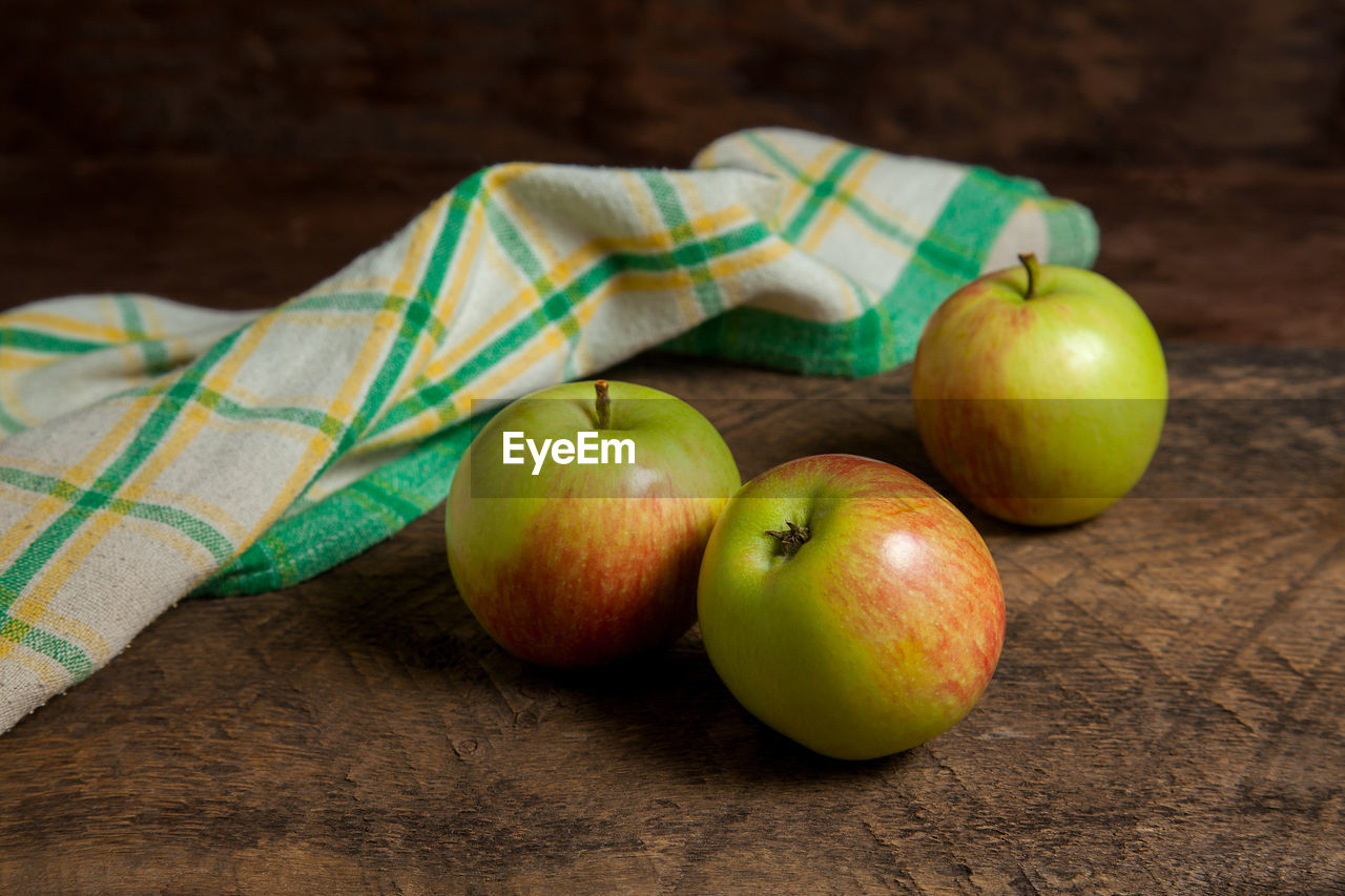 close-up of apples in basket on table