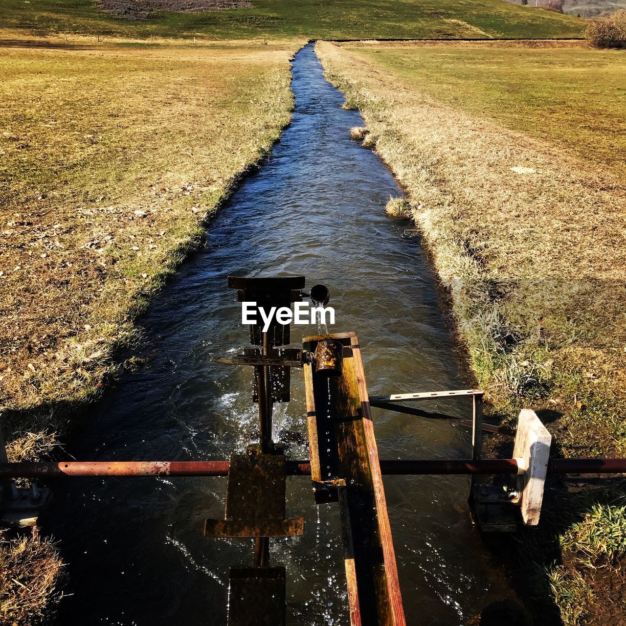HIGH ANGLE VIEW OF RAILROAD TRACKS AMIDST FIELD