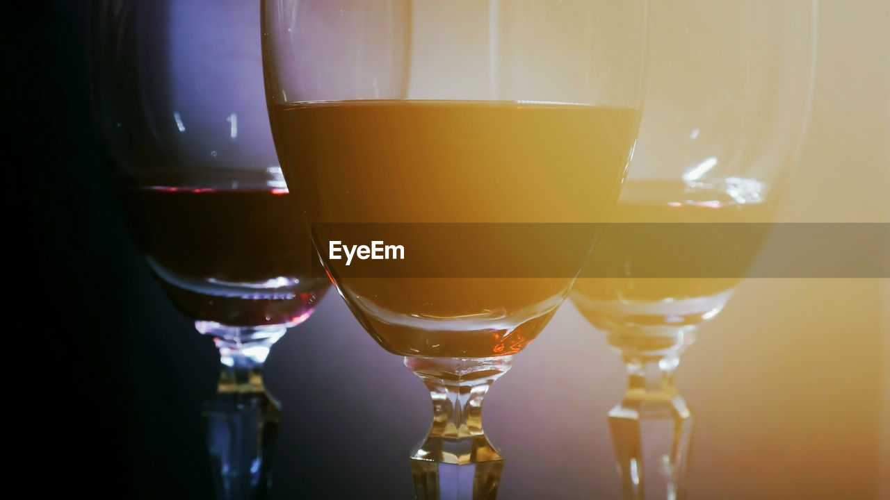 CLOSE-UP OF WINE IN GLASS