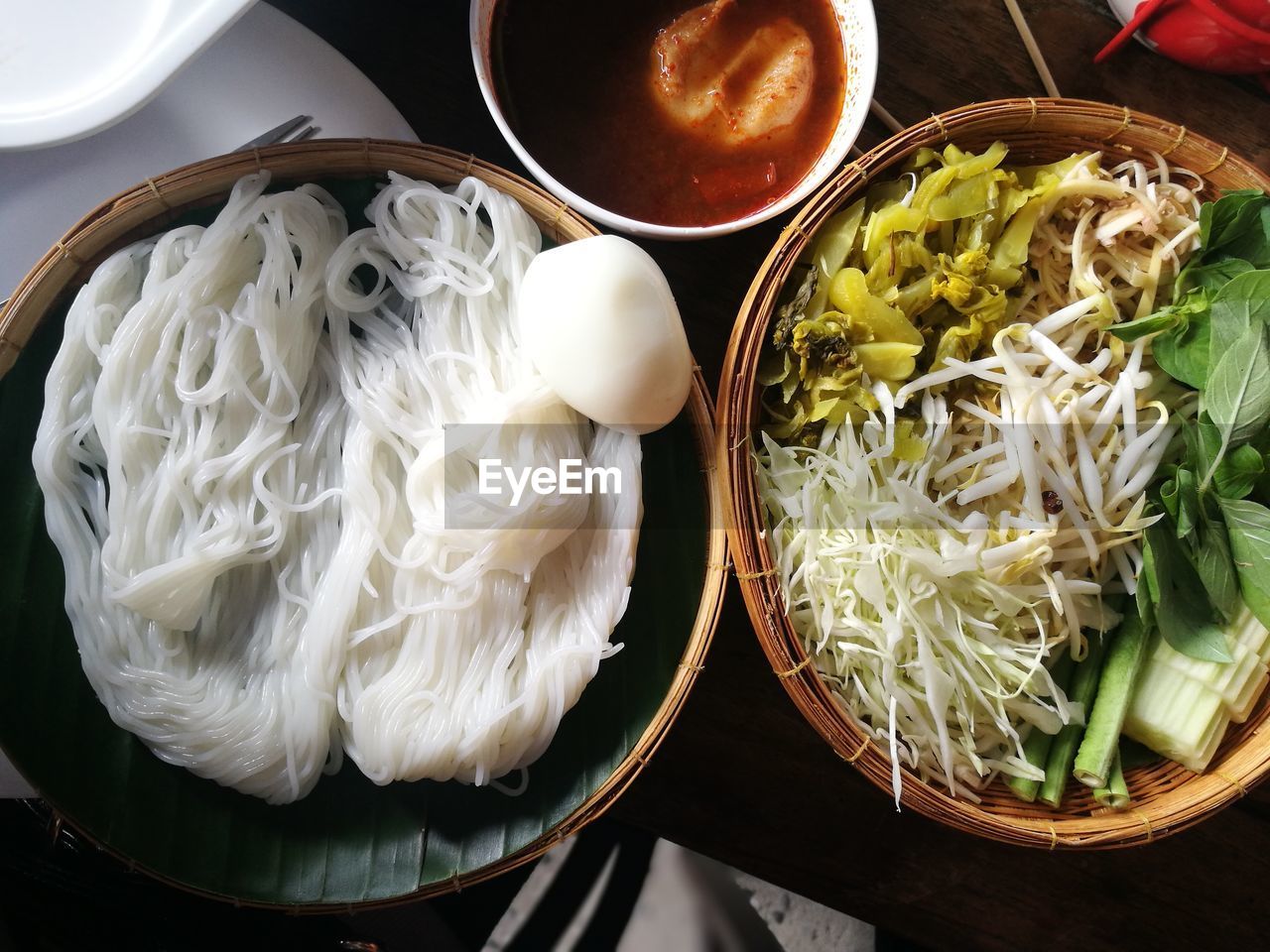 HIGH ANGLE VIEW OF FOOD SERVED ON TABLE