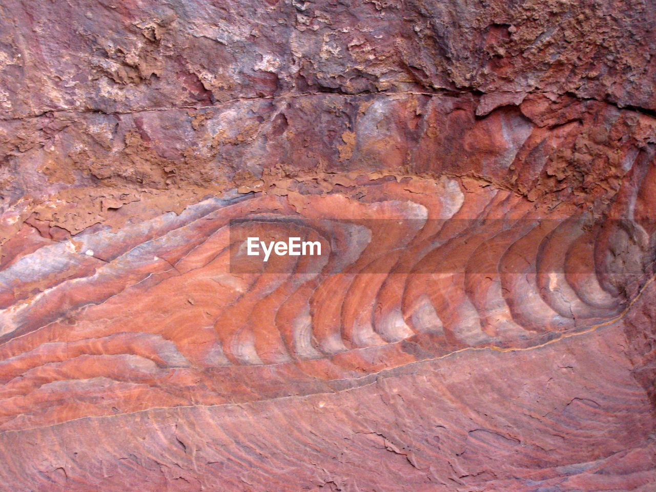 FULL FRAME SHOT OF TEXTURED SURFACE