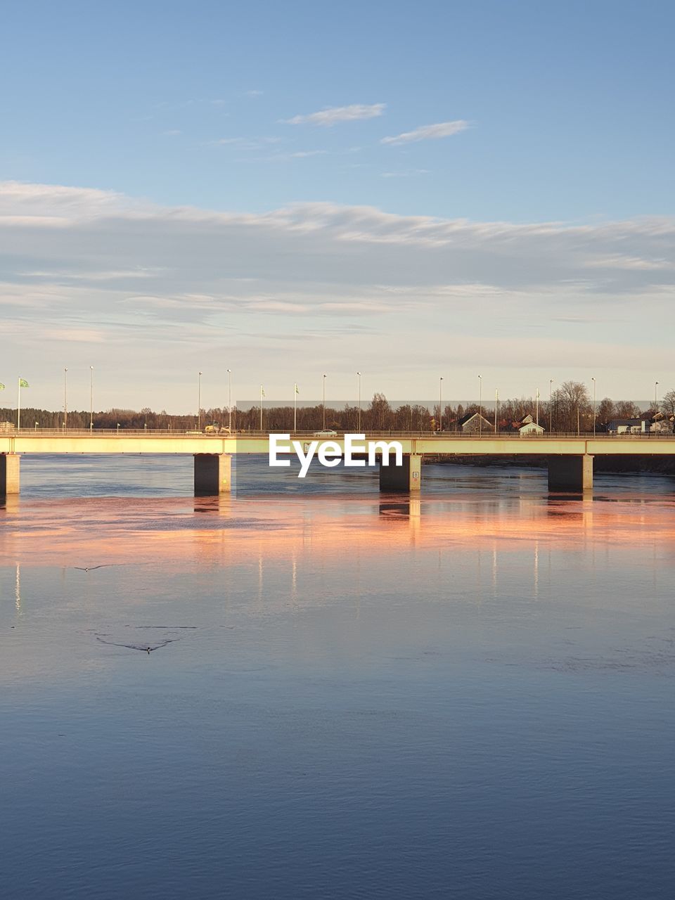 SCENIC VIEW OF LAKE DURING WINTER AGAINST SKY