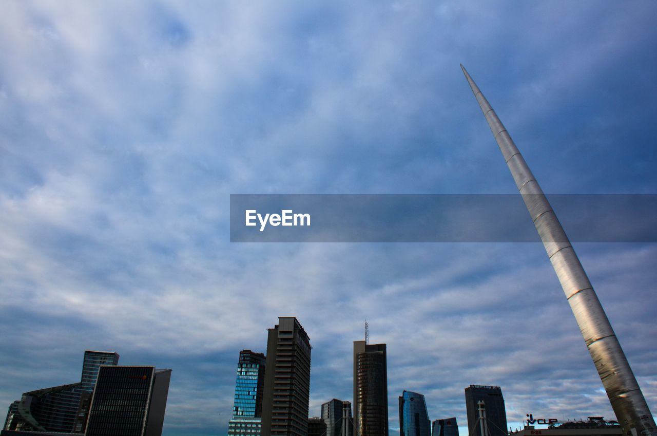 LOW ANGLE VIEW OF BUILDINGS IN CITY AGAINST SKY