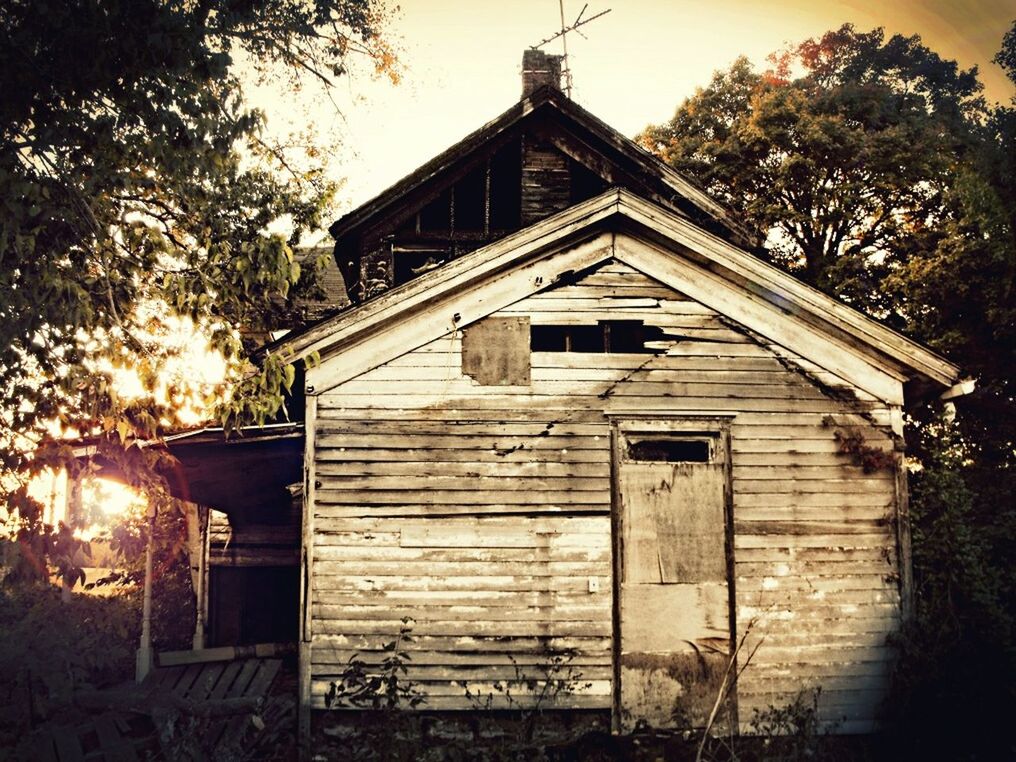 LOW ANGLE VIEW OF OLD BUILDING