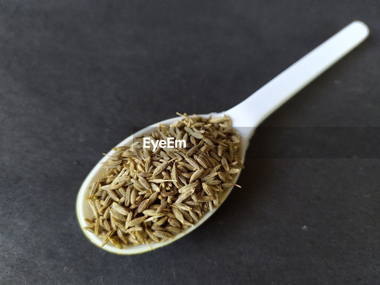 HIGH ANGLE VIEW OF BREAD IN BOWL