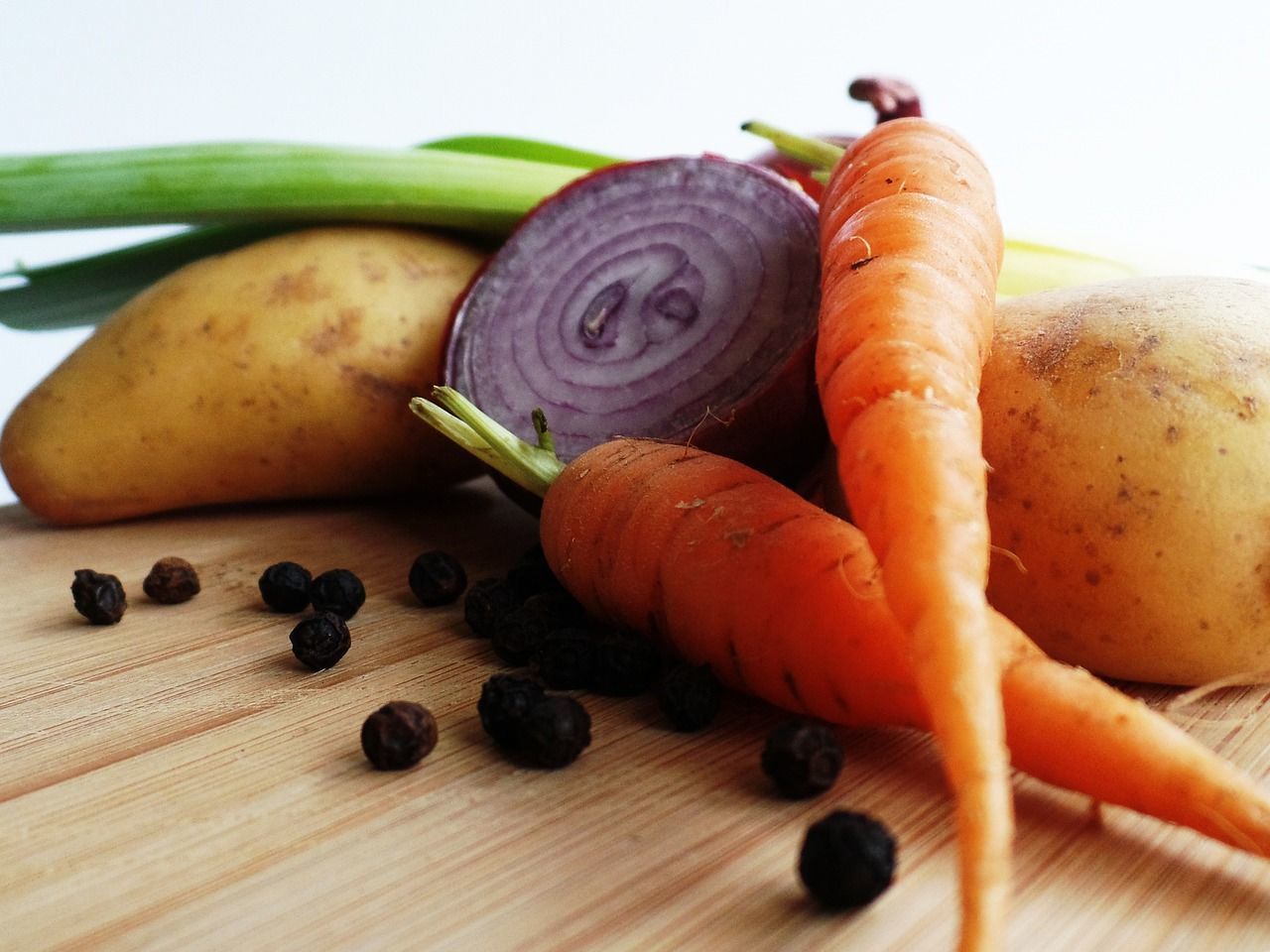 CLOSE-UP OF VEGETABLES