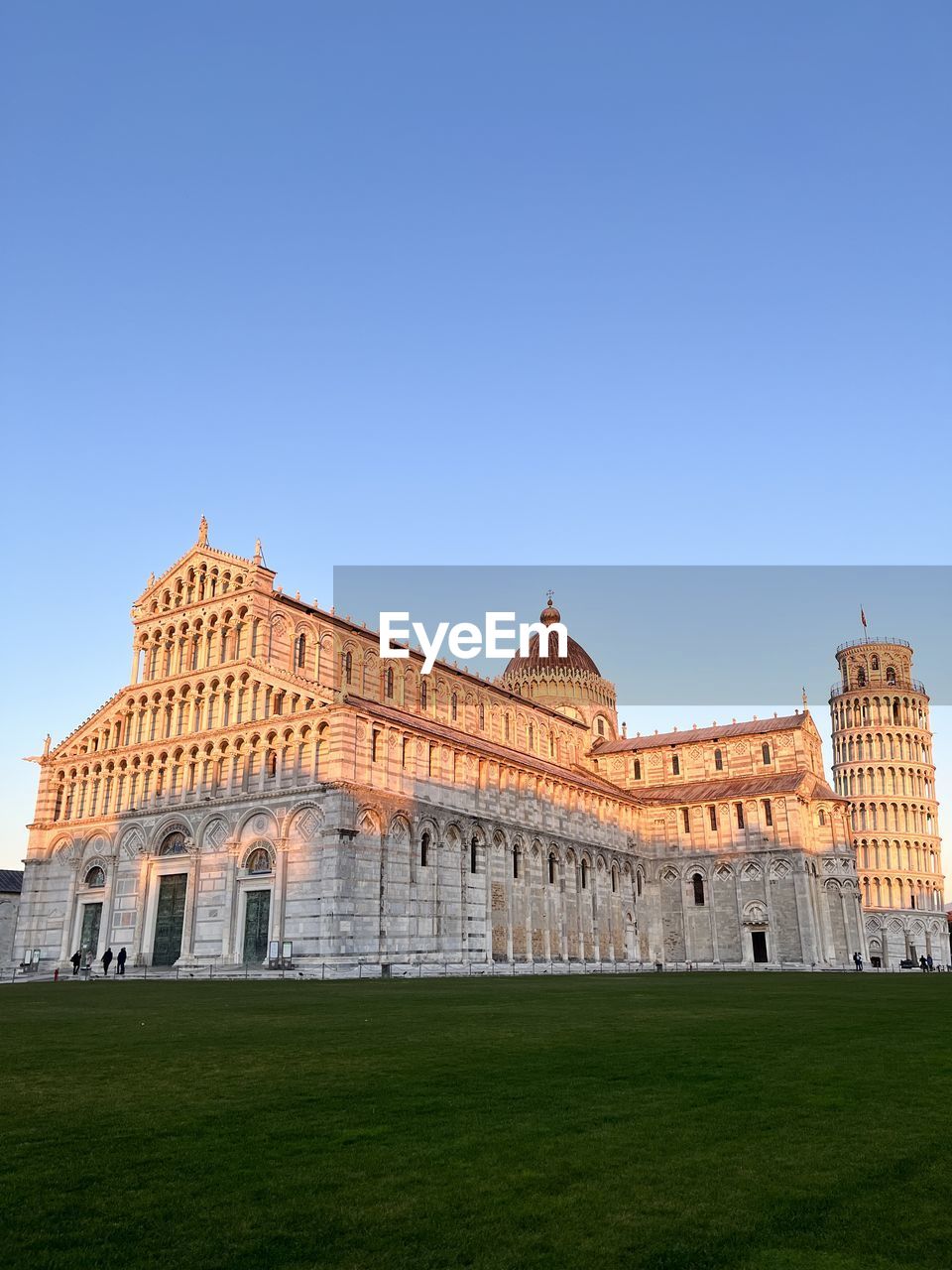 architecture, sky, tower, nature, built structure, blue, clear sky, landmark, no people, travel destinations, building exterior, day, travel, building, outdoors, city, sunny, copy space, history, tourism, skyscraper