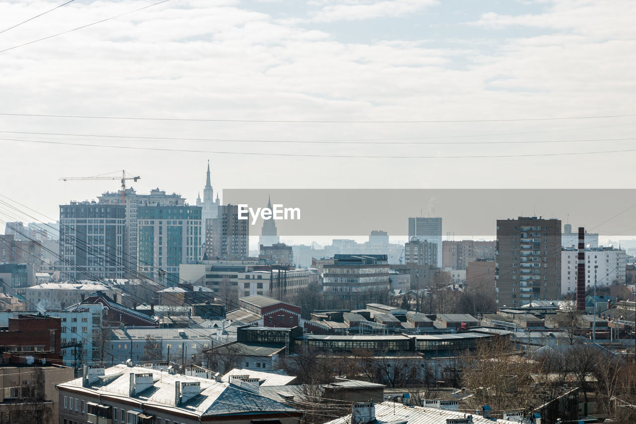 HIGH ANGLE VIEW OF BUILDINGS IN CITY