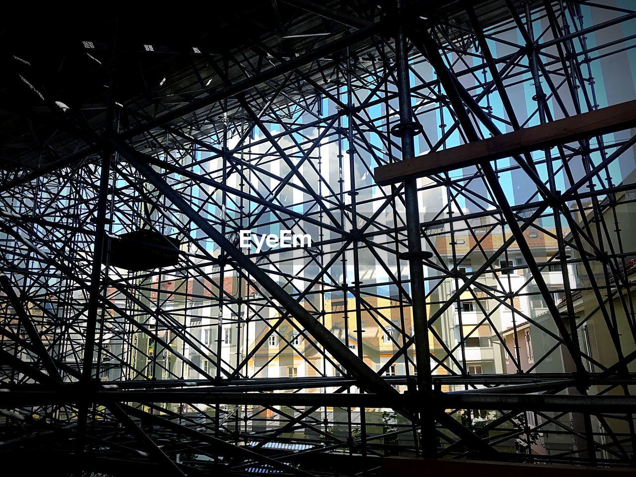 LOW ANGLE VIEW OF SILHOUETTE CONSTRUCTION SITE AGAINST SKY