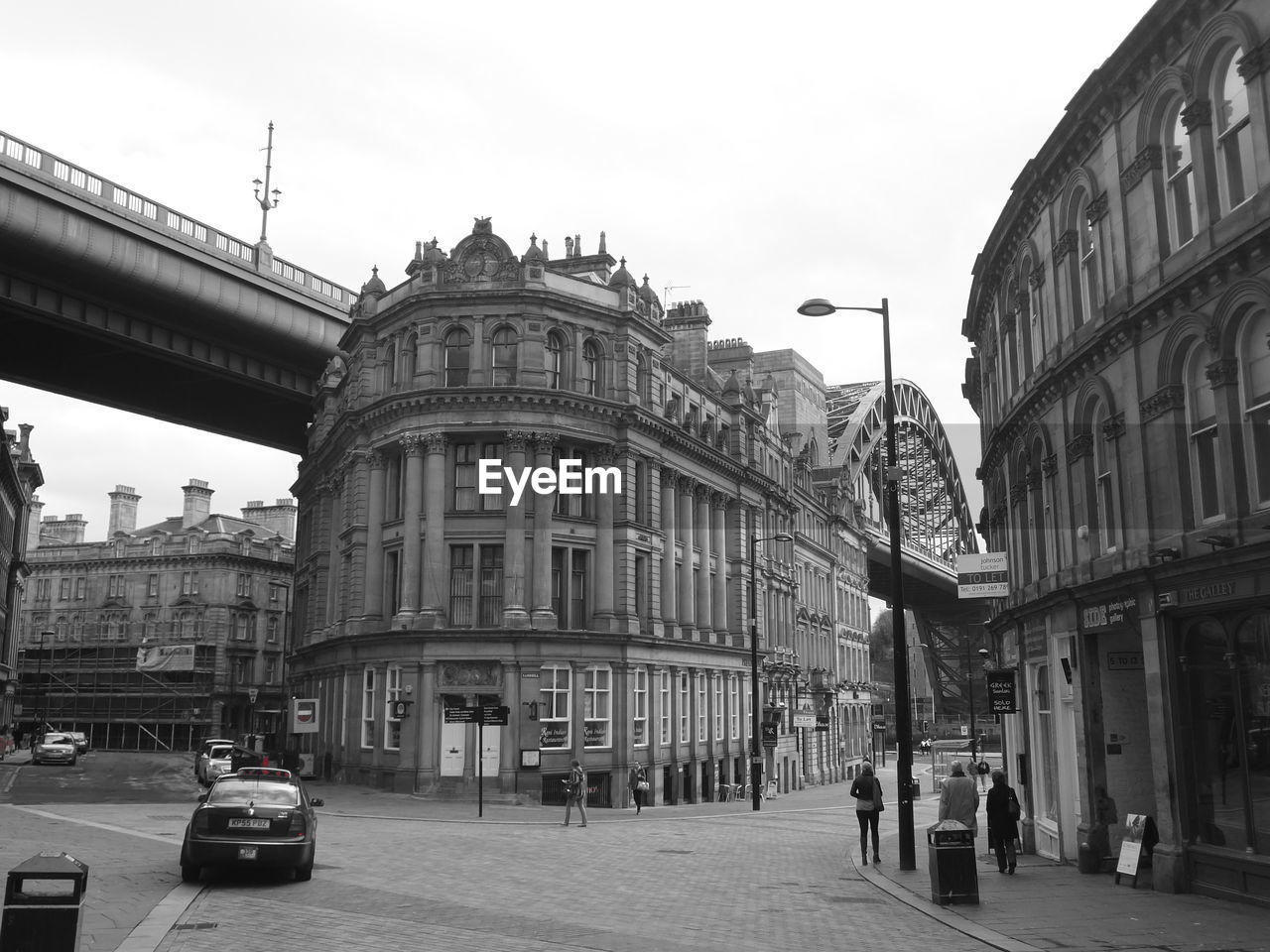 CITY STREET IN CITY