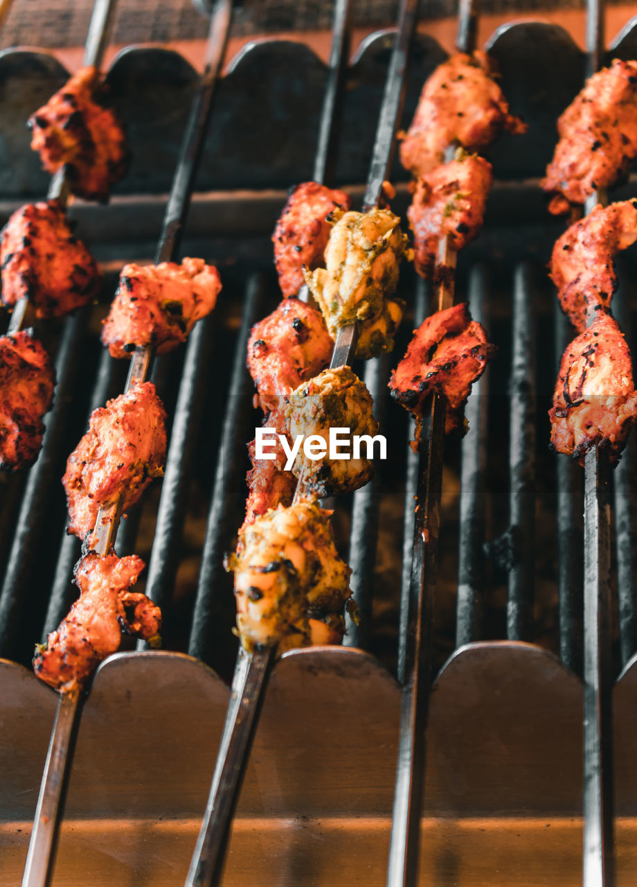 CLOSE-UP OF MEAT AT BARBECUE GRILL