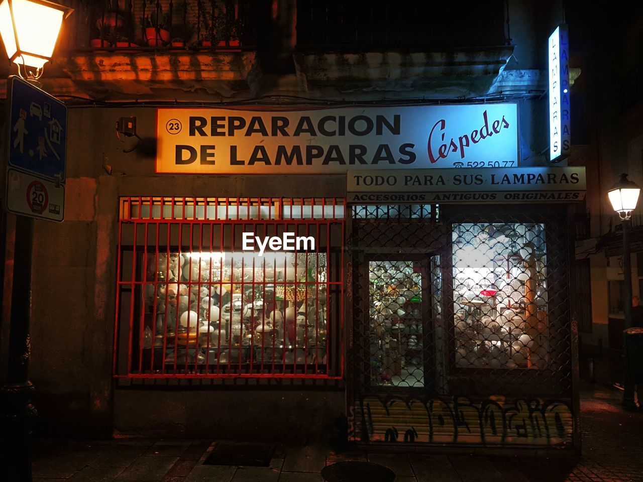 INFORMATION SIGN ON ILLUMINATED STORE