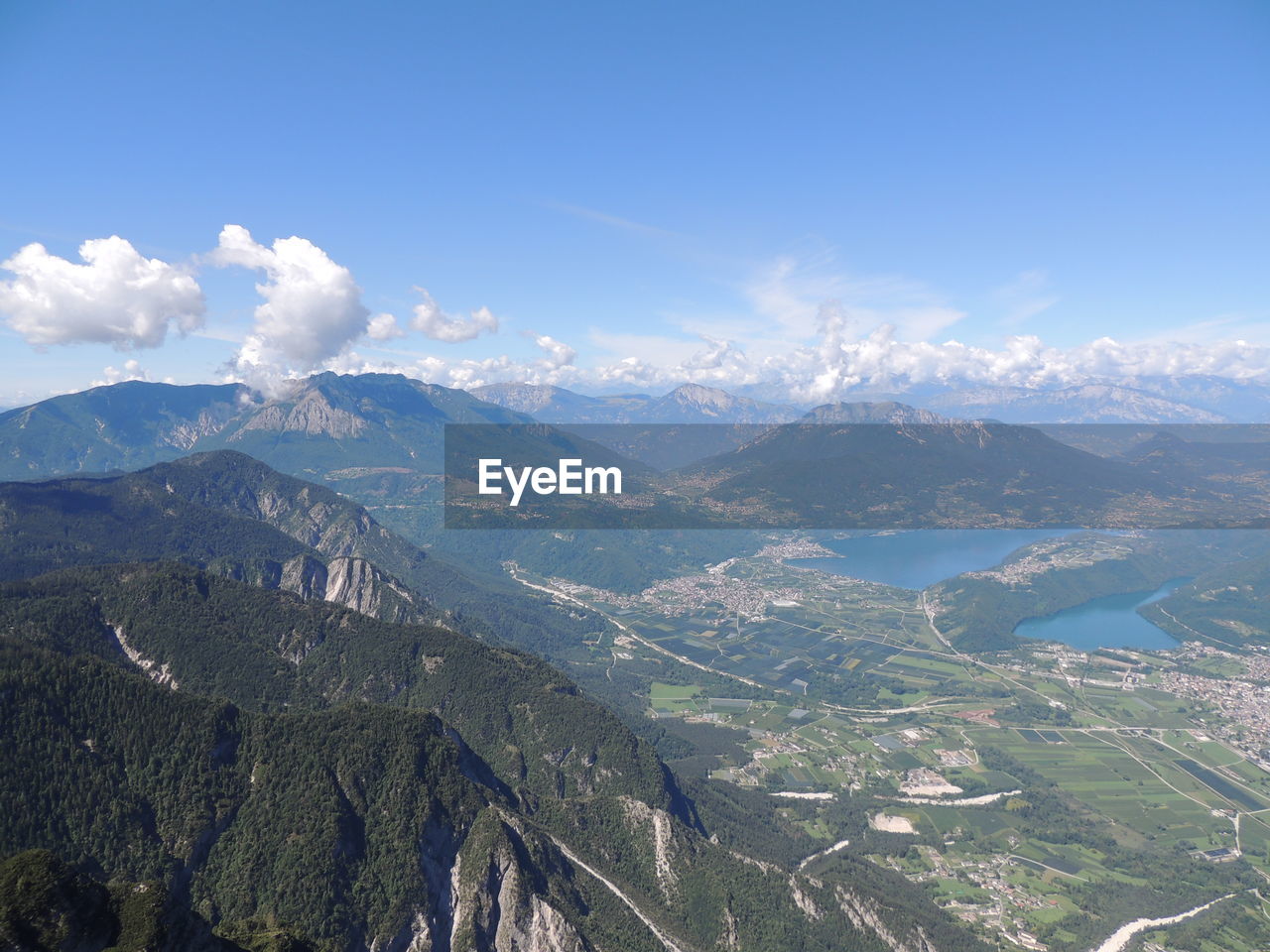 AERIAL VIEW OF LANDSCAPE AND MOUNTAINS AGAINST SKY