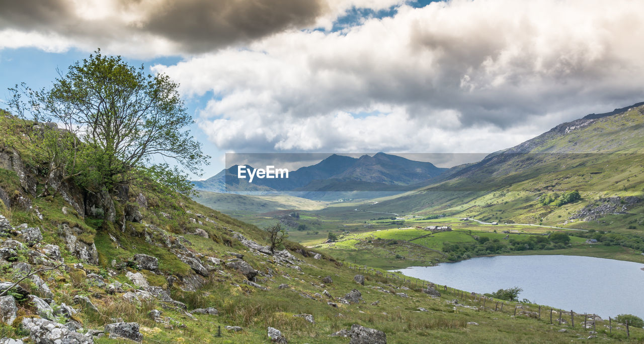 SCENIC VIEW OF LAND AND MOUNTAINS AGAINST SKY