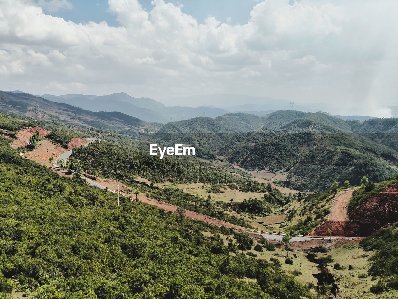 PANORAMIC VIEW OF LANDSCAPE AND MOUNTAINS AGAINST SKY