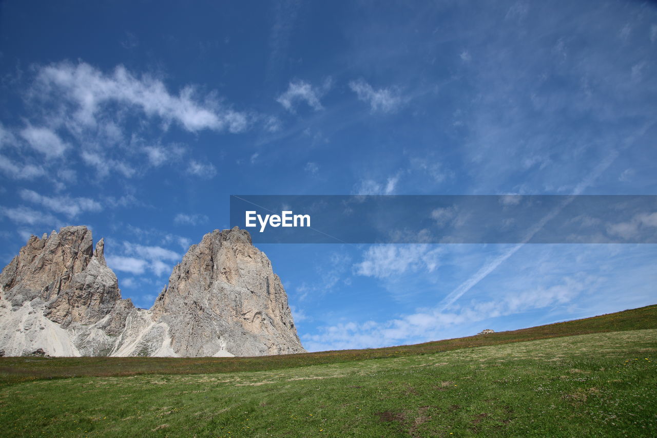 SCENIC VIEW OF LAND AND MOUNTAIN AGAINST SKY