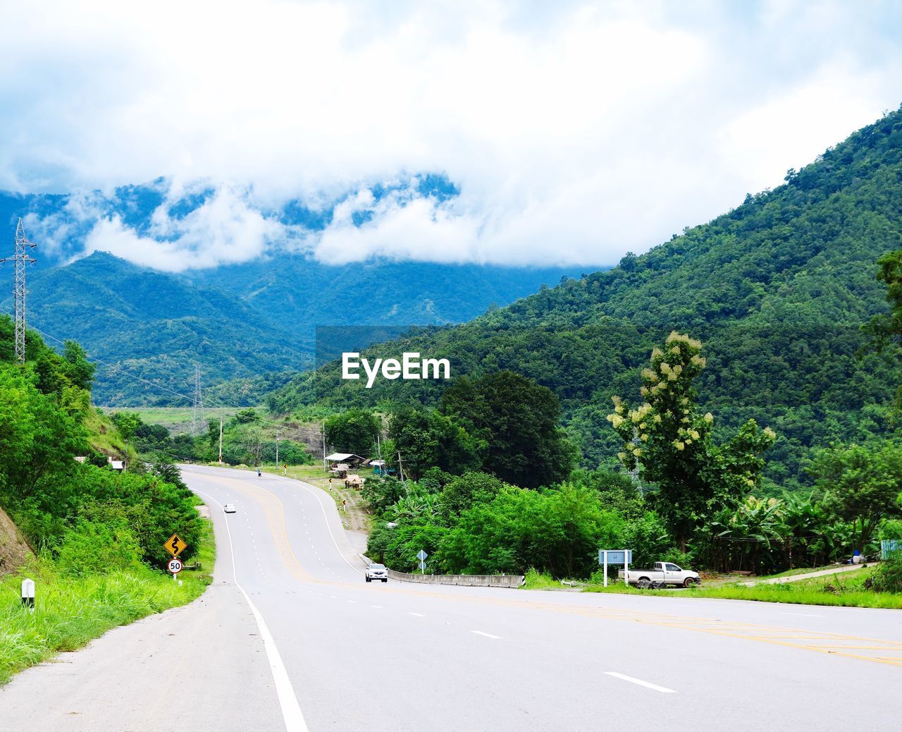 ROAD BY MOUNTAIN AGAINST SKY