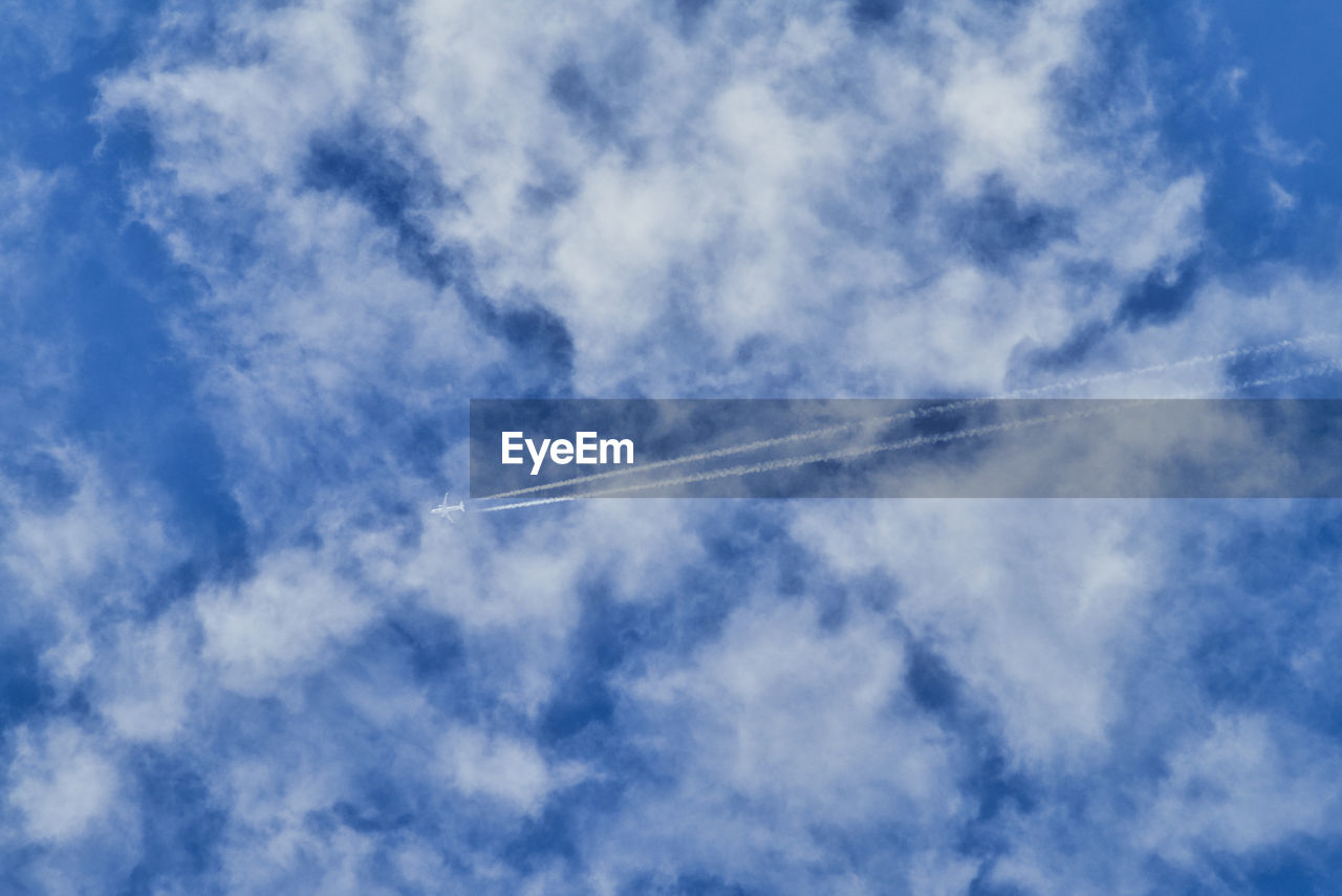 Low angle view of vapor trail in sky
