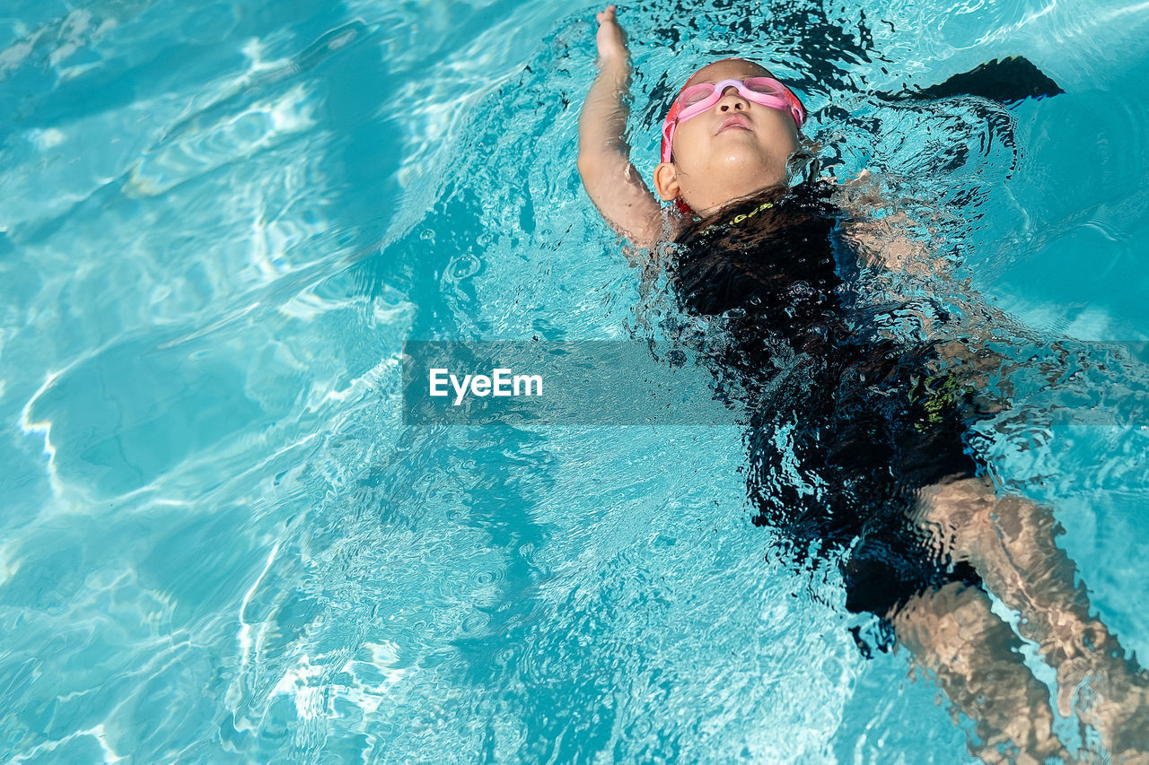 HIGH ANGLE VIEW OF SWIMMING UNDERWATER IN POOL