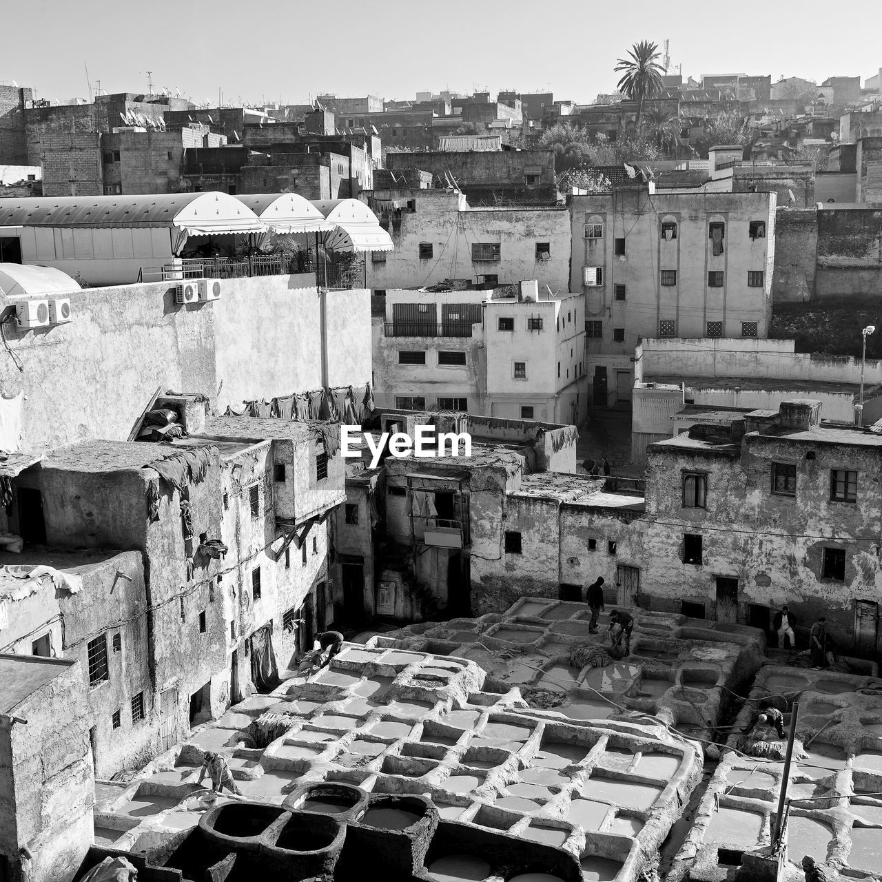 HIGH ANGLE VIEW OF BUILDINGS IN TOWN