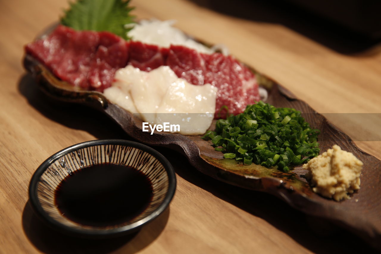 CLOSE-UP OF FOOD ON TABLE