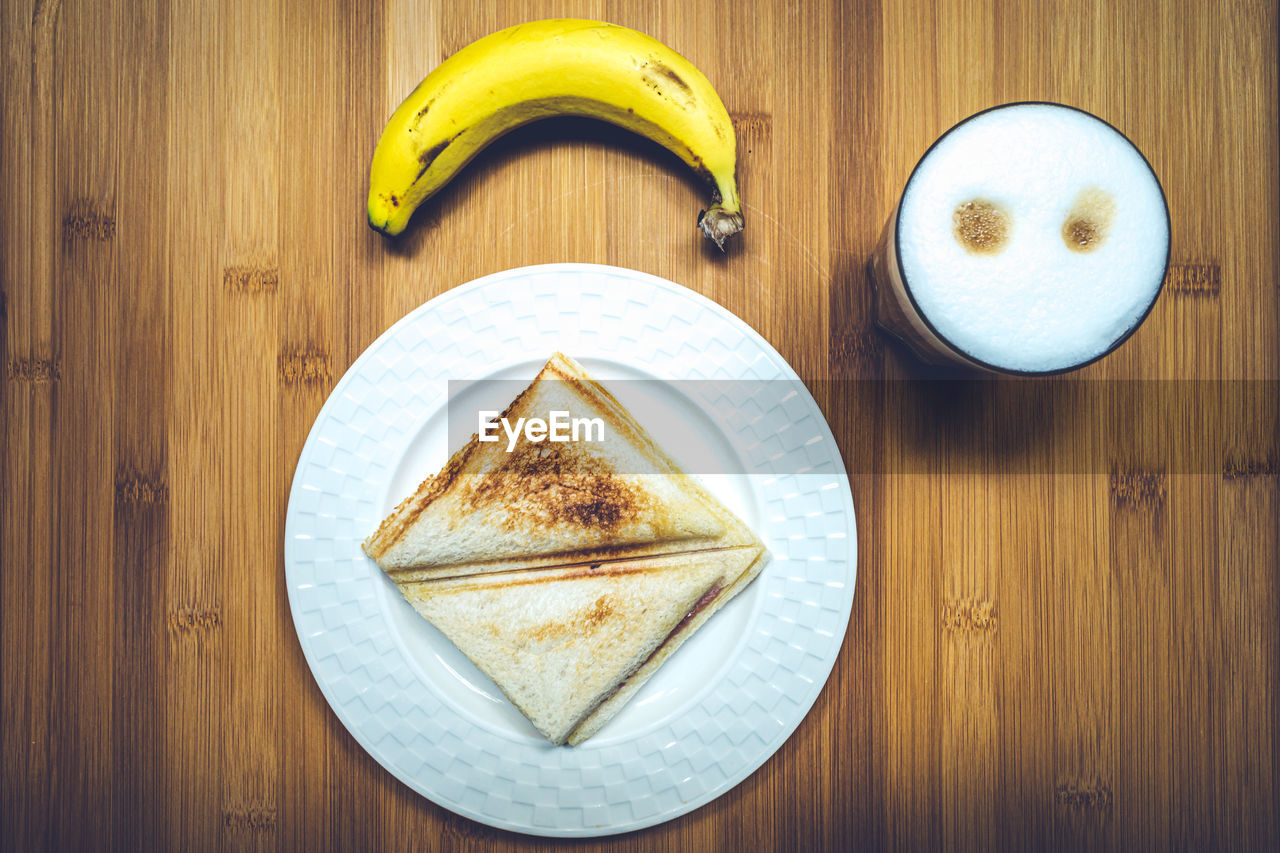 HIGH ANGLE VIEW OF COFFEE CUP ON TABLE