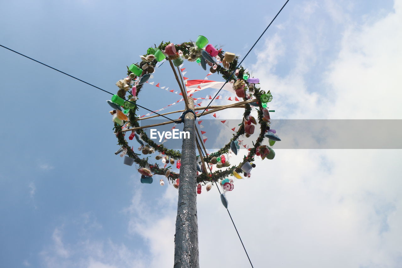 LOW ANGLE VIEW OF ROLLERCOASTER AGAINST SKY