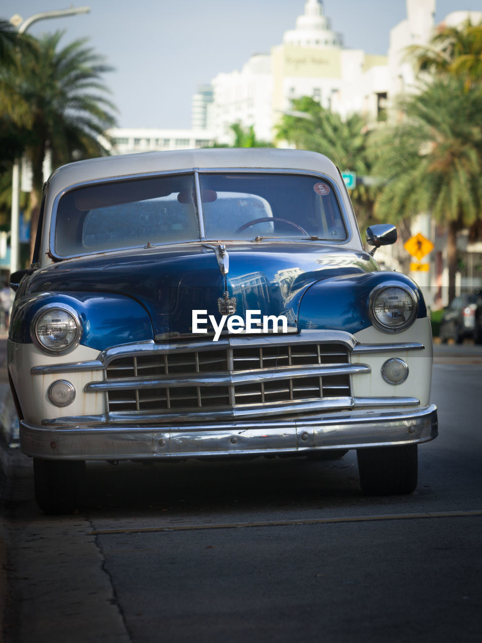 VINTAGE CAR ON STREET