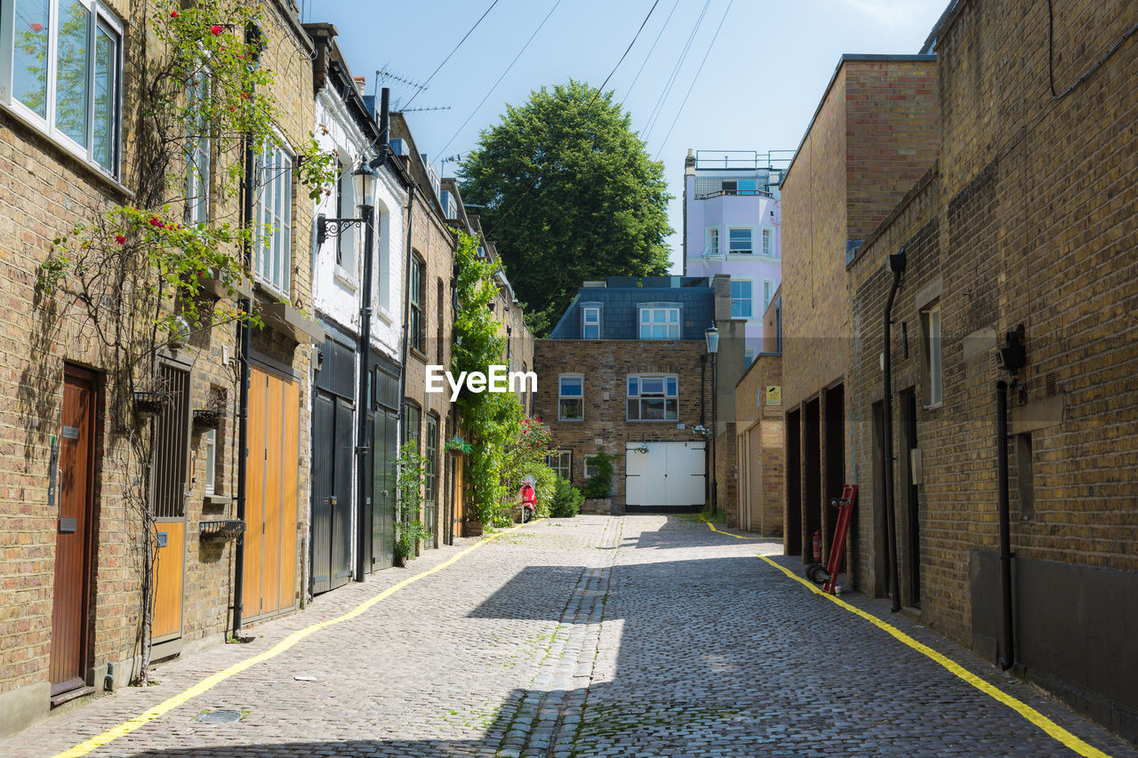 Old narrow street and stone house in notting hill, london.